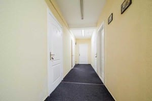 Возле метро Вокзальная на ул. Богдановская 19